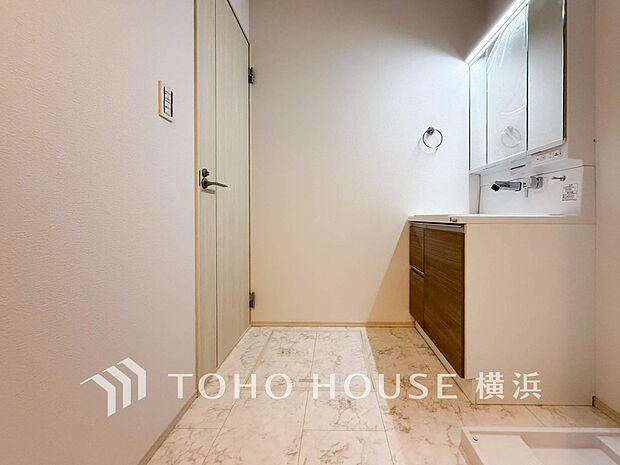 脱衣スペースを含む空間はゆとりの広さを設け、スッキリ保てます。