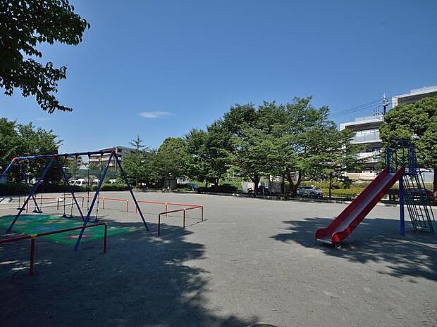 新橋宮古公園 450m 小規模ですが、落ち着いて過ごせる公園です。
