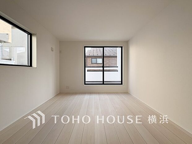 心地よい光と風があふれています。プライベートな自分時間を快適に過ごせるお部屋。