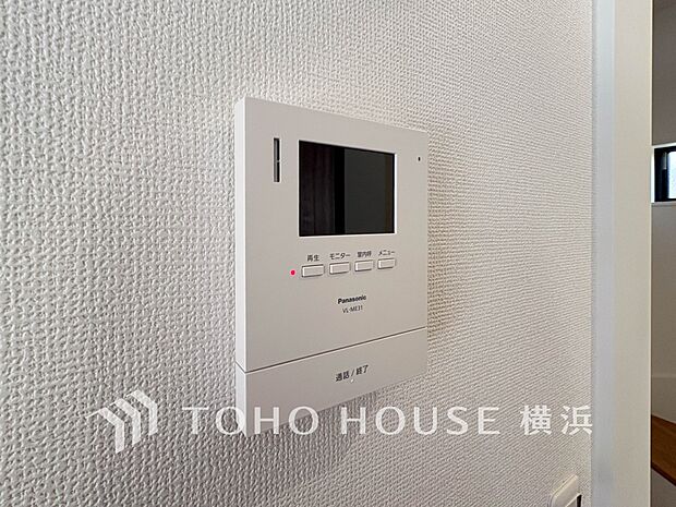 誰が来てもわかる様にモニター付きインターホンを設置。快適と安らぎを合わせた優しい設計。
