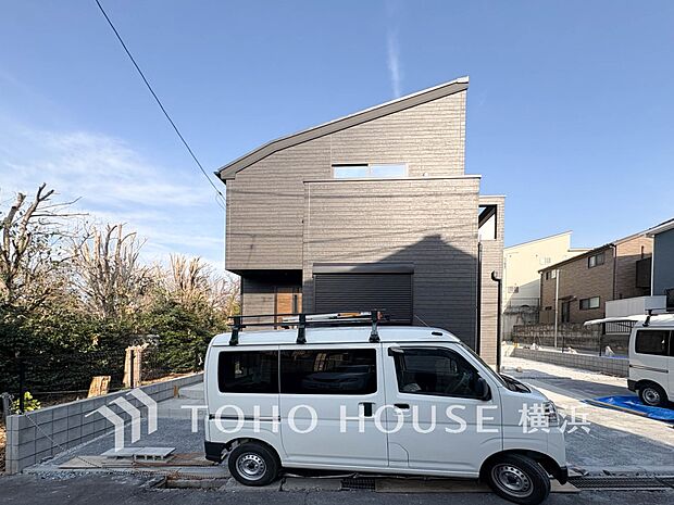 小学校が徒歩2分でお子様の通学も安心です。