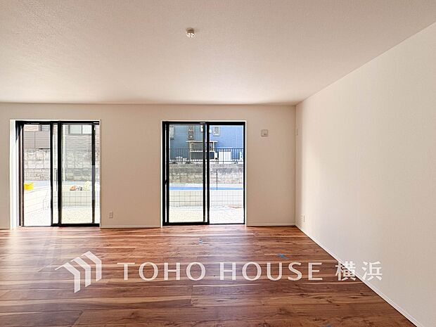 あたたかい日差しがたっぷり降り注ぐLDKは自然と家族の顔があかるい笑顔に。