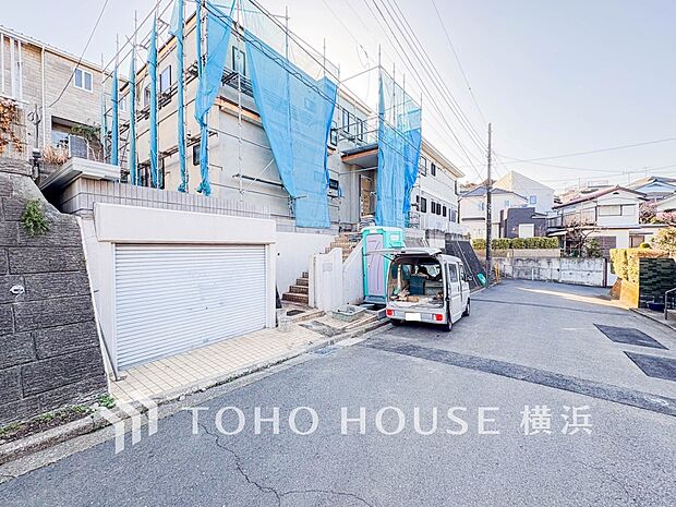 雨や紫外線から大切な愛車を守る地下車庫はセキュリティ面も安心です。(2026年3月撮影)