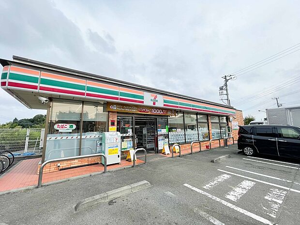 セブン-イレブン 横浜下瀬谷2丁目店 550m 24時間営業。近くにあるとちょっとした買い物にも便利ですね。