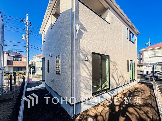 表現された空間は豊かな光と風を纏い、暮らしの時間を豊かにしてくれます。