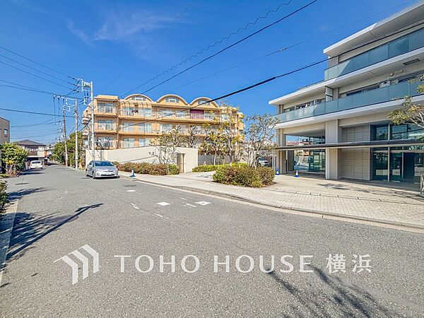 子育て環境、生活利便に優れた住環境に立地し、ゆとりある生活が送れます。