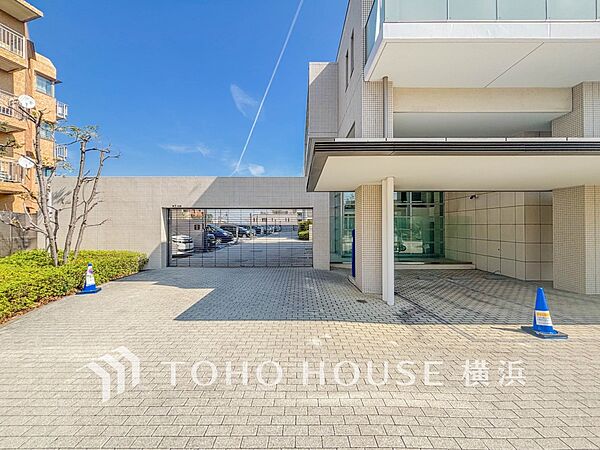 デザイン性の高いエントランスは、住む方のプライドを満たすクオリティ。