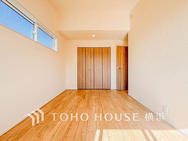 心地よい光と風があふれています。プライベートな自分時間を快適に過ごせるお部屋。