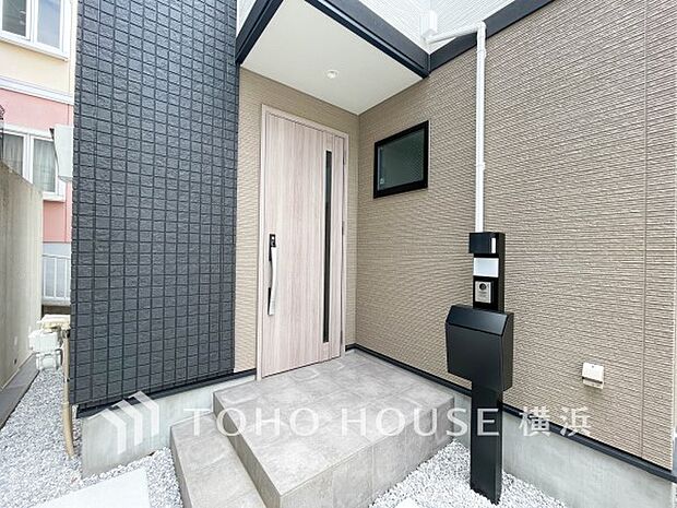 お住まいの顔となる玄関。住まう方のプライドを満たすクオリティを備えています。