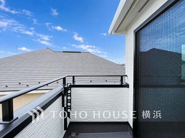 お部屋にも爽やかな風と暖かく柔らかな日差しが差し込み、毎日の暮らしを豊かに彩ります。