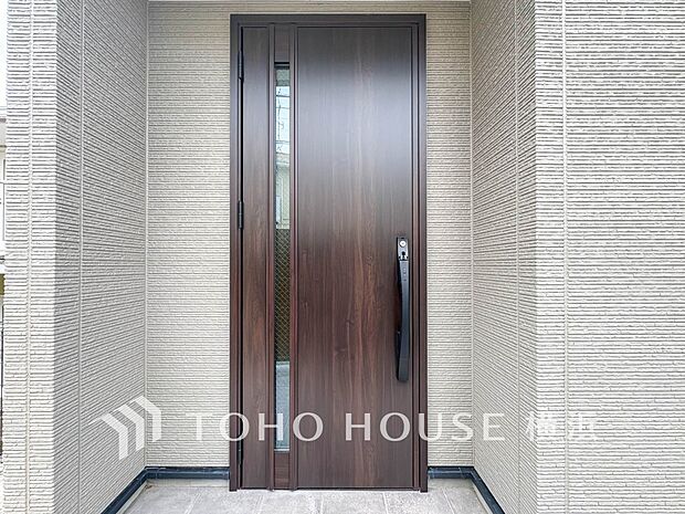 お住まいの顔となる玄関。住まう方のプライドを満たすクオリティを備えています。