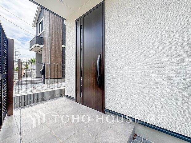 お住まいの顔となる玄関。住まう方のプライドを満たすクオリティを備えています。