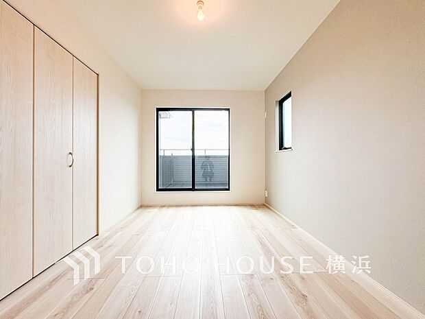 心地よい光と風があふれています。プライベートな自分時間を快適に過ごせるお部屋。
