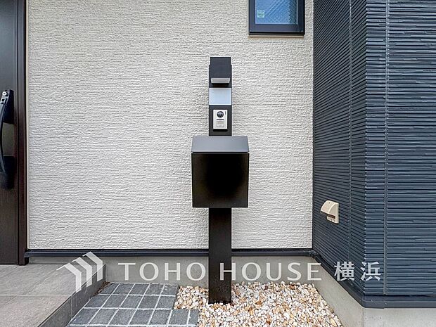スタイリッシュな外観に見合う、オシャレな郵便受け。毎朝新聞を受け取るのも楽しみになりそう。
