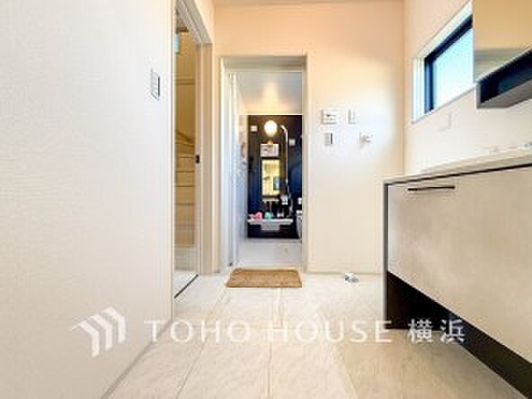 すっきりとした清潔感が感じられ、心身をリフレッシュできる寛ぎを深めてくれるスペースです。