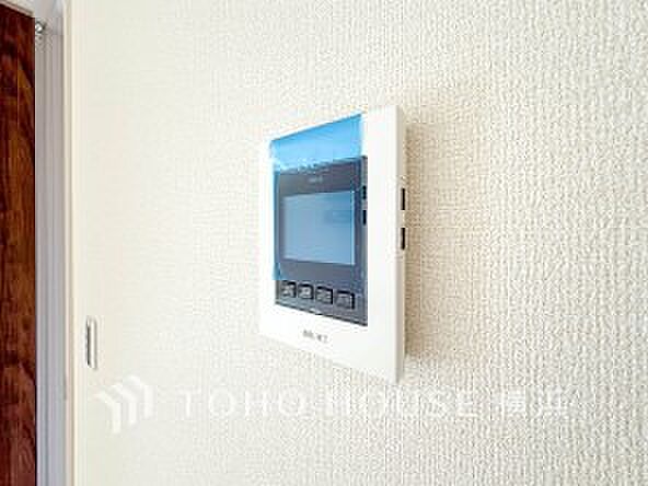 誰が来てもわかる様にモニター付きインターホンを設置。快適と安らぎを合わせた優しい設計。