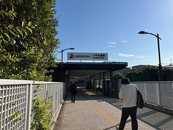 相鉄いずみ野線「いずみ野」駅 1280m 特急停車駅。横浜駅までの所要時間は特急乗車で約18分。乗り換えにも便利な駅です。