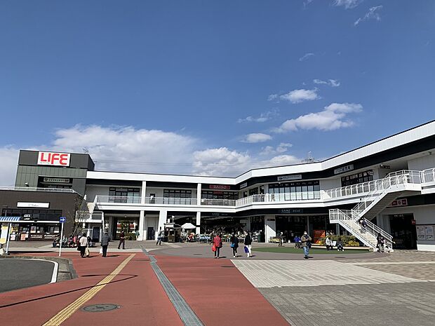 相鉄ライフいずみ野 1400m そうてつローゼン、ホームセンターカインズ、ドラッグストアや100円ショップが揃うショッピングセンター