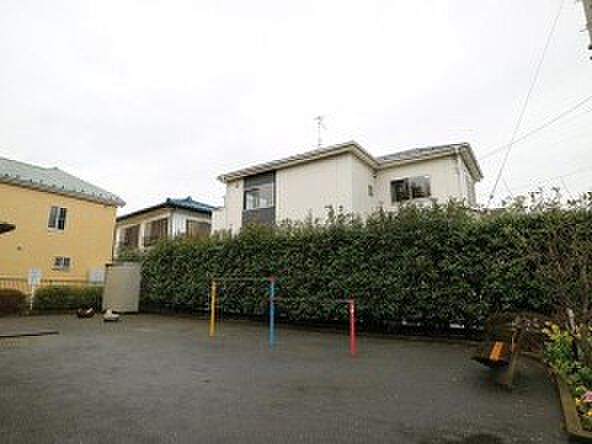 上飯田池ノ上公園 700m 閑静な住宅街に立地する見通しの良い公園。鉄棒や、ちょっとご休憩が可能なベンチがあります。