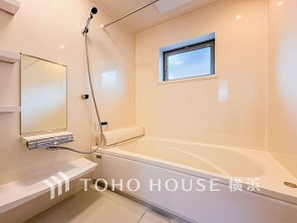 一日の疲れが癒される優雅な時間を堪能できるゆとりあるバスルームです。