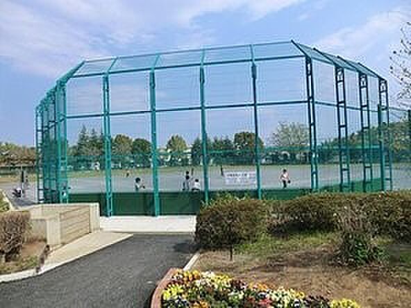 下永谷八木中央公園 650m 近隣のサッカーチームなどの練習にも使われているグランド。小高い丘の上にある公園。