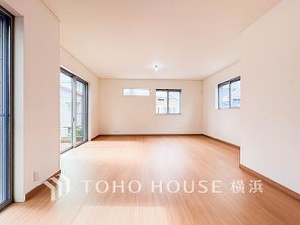 忙しい朝でも、しっかり家族が揃って食事をして頂けるゆとりある大きさのダイニングスペース