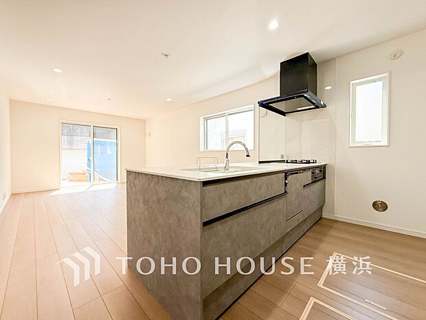 機能性とデザイン性を兼ね備えたシステムキッチン。