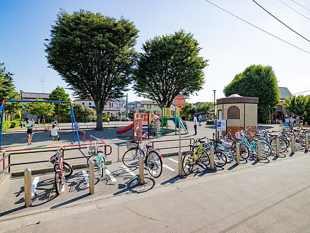 和泉町小谷山公園 120m 小さなお子様も安心して遊ばせられる公園です。