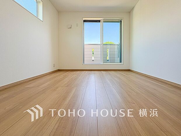 一日の疲れをいやしてくれる寝室。時を忘れて過ごす場所として過ごせるお部屋。