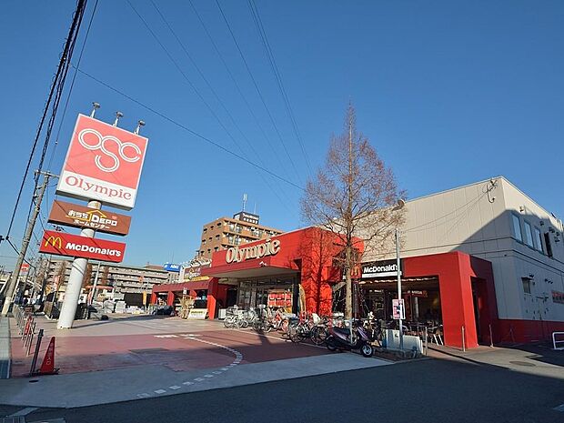 Olympic大倉山店 1400m 家電から日用品まで扱うディスカウントストア。建築資材、大工用品などのDIY用品の種類が豊富。
