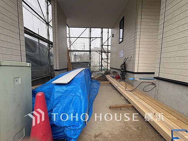 敷地内に駐車スペースがあると、日々の暮らしのをスムーズに運ぶ事が出来ます。(2026年3月撮影)