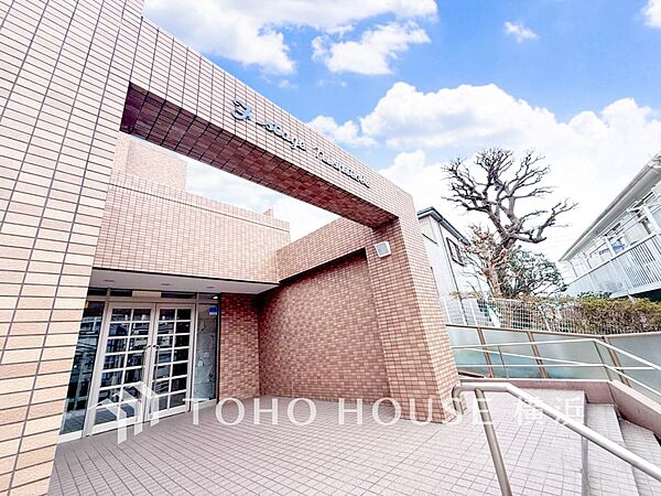 帰宅されるご家族や訪れる方を優しく迎え、安らぎに満ちた生活空間を予感させてくれます。