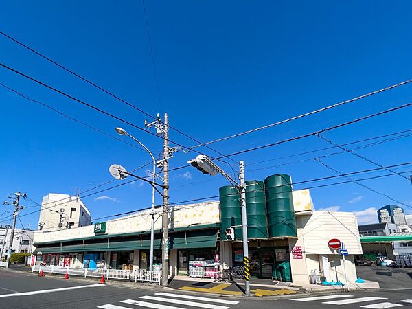 Fuji伊勢町店　650m　食卓を飾る新鮮な食料品が毎日揃います。家族の笑顔を思い浮かべながらお買い物も楽しいです。