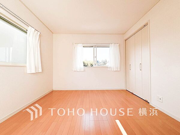 心地よい光と風があふれています。プライベートな自分時間を快適に過ごせるお部屋。
