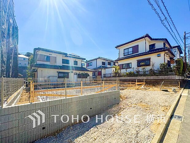 良質な環境に暮らす永住の邸がここに誕生します。(2026年3月撮影)