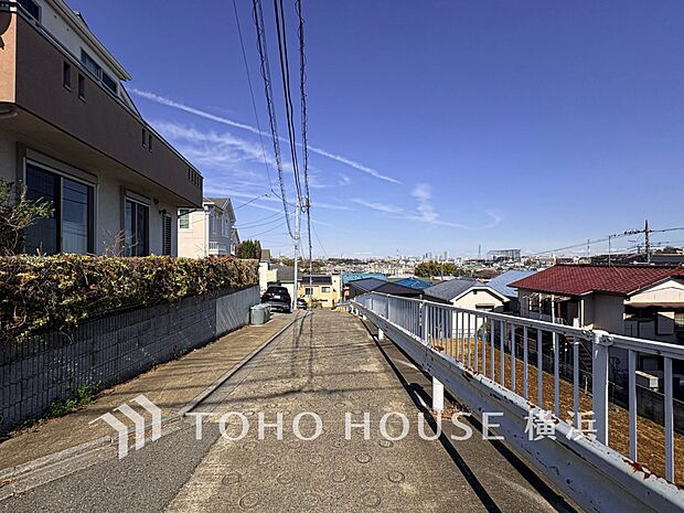 生活利便に優れた住環境に立地し、ゆとりある生活が送れます。(2026年3月撮影)