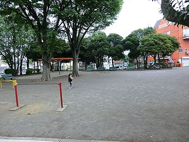 下作延第二公園 900m 小さなお子様にも楽しめる緑が溢れる公園です。