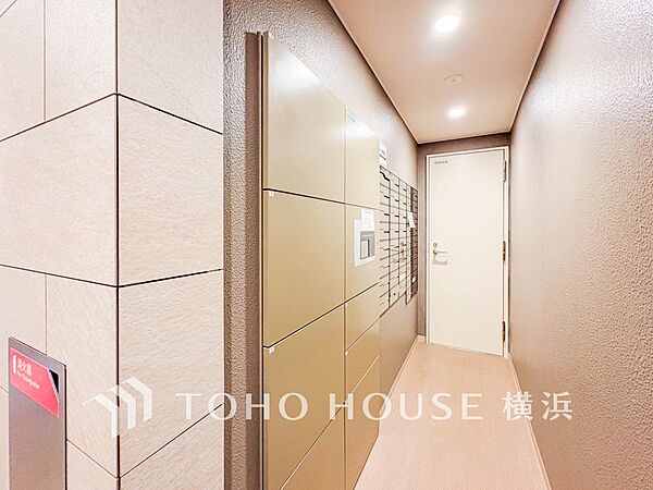 普段留守がちなご家族にも安心な宅配ボックスを完備。再配達を頼む手間を省ける嬉しい設備です。