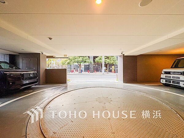 敷地内駐車場（空き状況はお問い合わせください）。