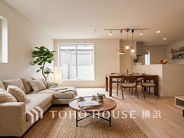 寛ぎとコミュニケーションを育む居心地のよい場所。(家具・装飾品はAI加工です)