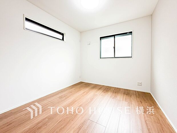 心地よい光と風があふれています。プライベートな自分時間を快適に過ごせるお部屋。