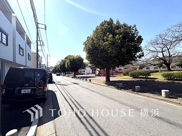 子育て環境、生活利便に優れた住環境に立地し、ゆとりある生活が送れます。(2026年3月撮影)