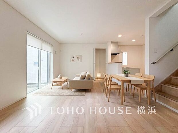 寛ぎとコミュニケーションを育む居心地のよい場所。(家具・装飾品はAI加工です)