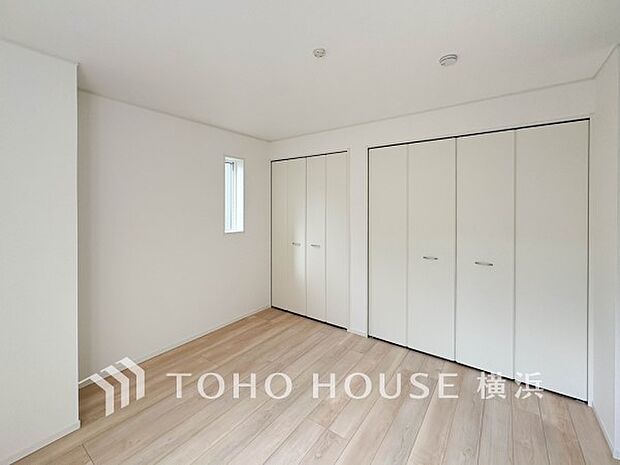 通風・採光にも優れ、心地よい光と風があふれています。プライベートな自分時間を快適に過ごせるお部屋。