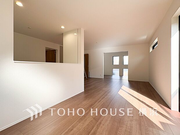 対面キッチンでリビングのご家族と会話を楽しみながらお料理できます。