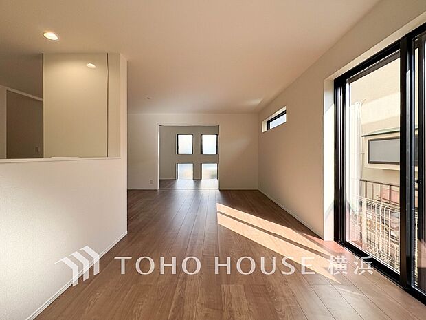 和やかで洗練された空間の演出。寛ぎとコミュニケーションを育む居心地のよい場所。