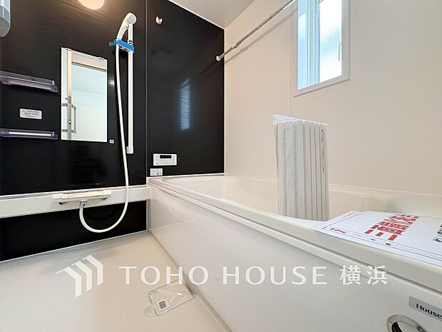 すっきりとした清潔感が感じられ、心身をリフレッシュできる寛ぎを深めてくれるスペースです。