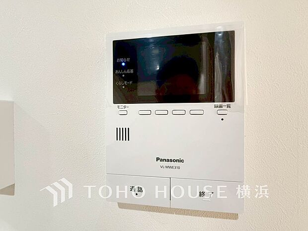 誰が来てもわかる様にモニター付きインターホンを設置。快適と安らぎを合わせた優しい設計。