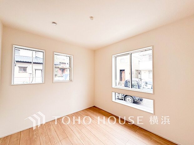 心地よい光と風があふれています。プライベートな自分時間を快適に過ごせるお部屋。