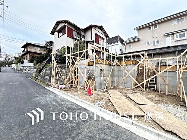 敷地内に駐車スペースがあると、日々の暮らしのをスムーズに運ぶ事が出来ます。(2026年3月撮影)